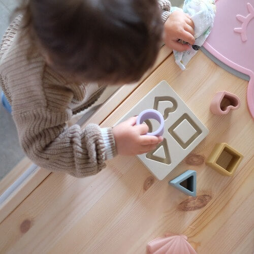 child playing with the shape sorter puzzle
